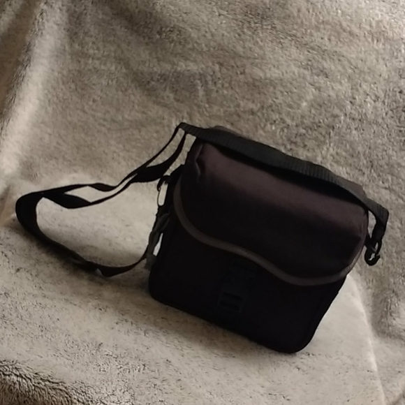 NWOT Camera bag- black/gray color, med size - Picture 4 of 10